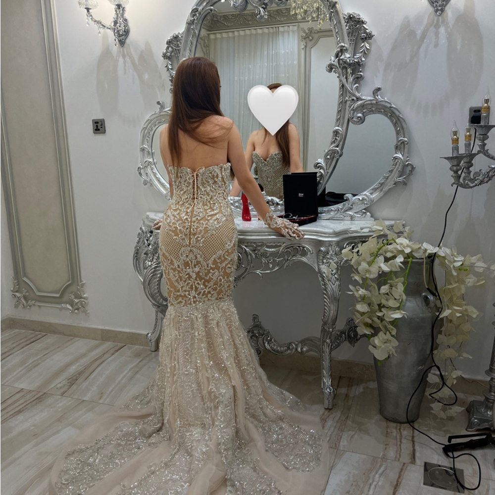 Elegant White Lace Wedding Dress - Picture 8 of 12